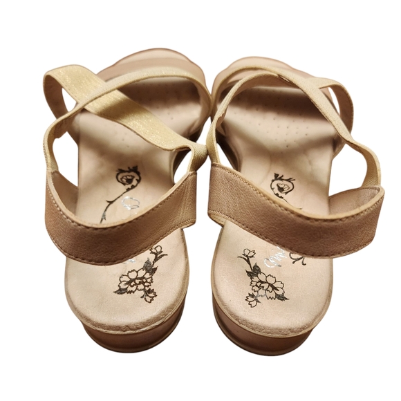 Michelle D Strappy Beige Sandals Size 9 - Picture 3 of 11